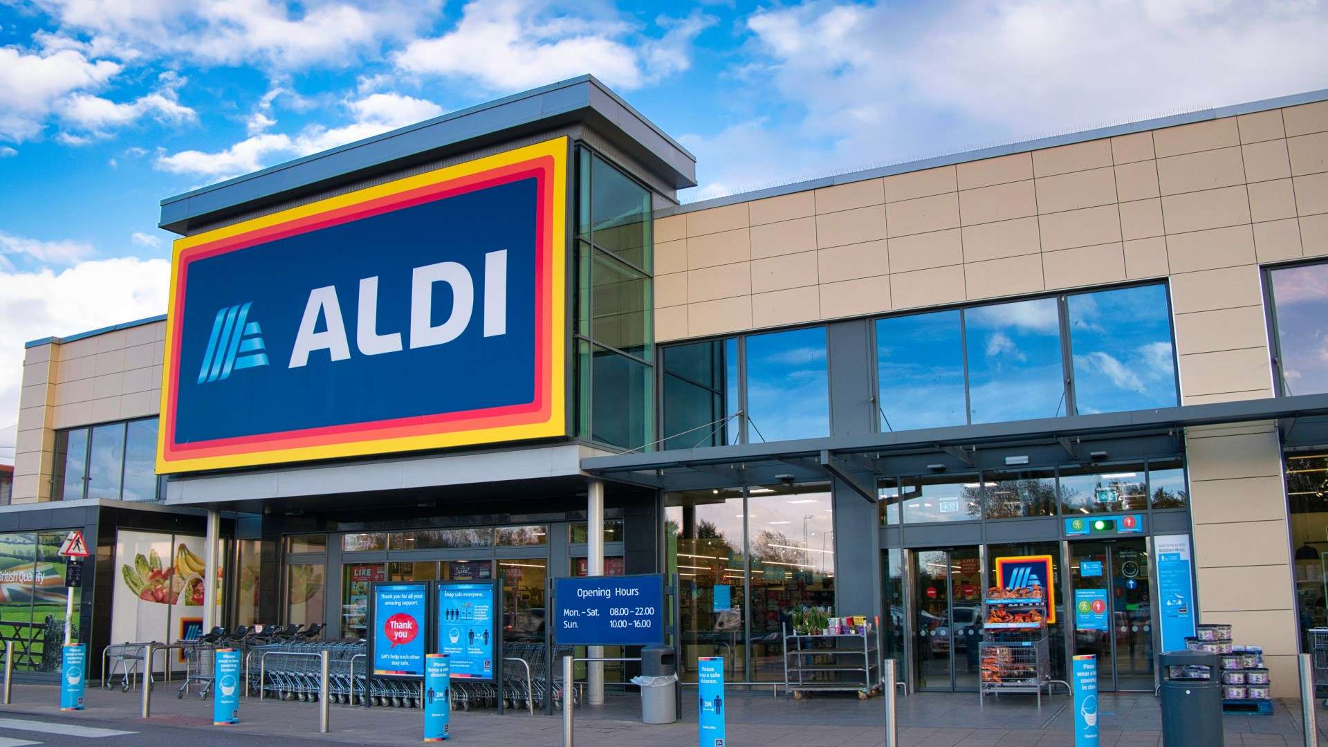 Woman sheds 8st stone all thanks to eight Aldi bargain buys – there’s not a single piece of fruit or veg