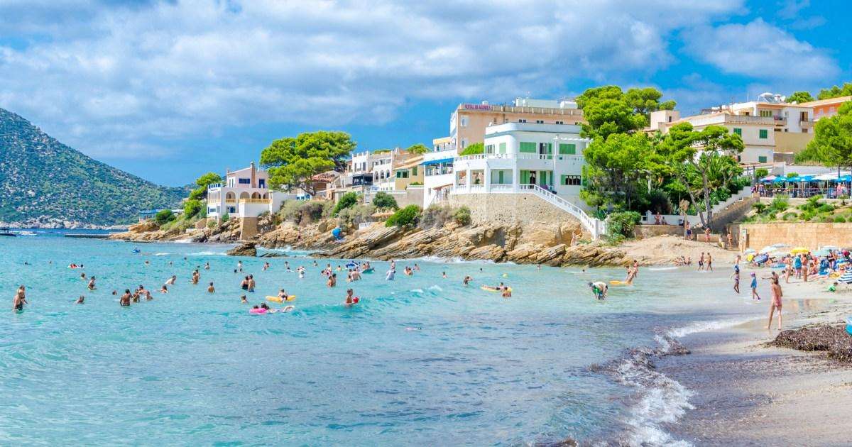 Expert shares ‘telltale sign of tourist trap’ beach destinations