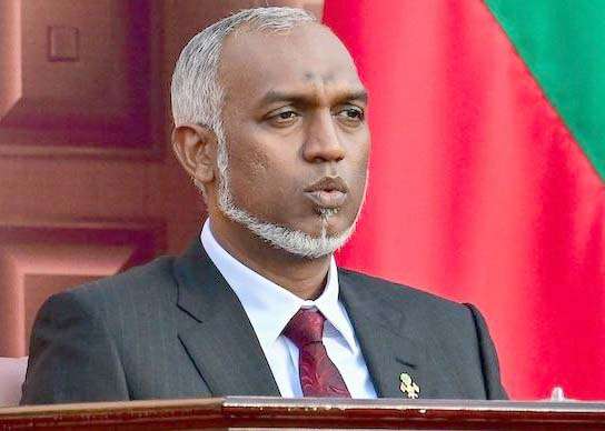 Maldives finally relents: Indian ship waives Rs Maldives finally relents: Indian ship waives Rs
