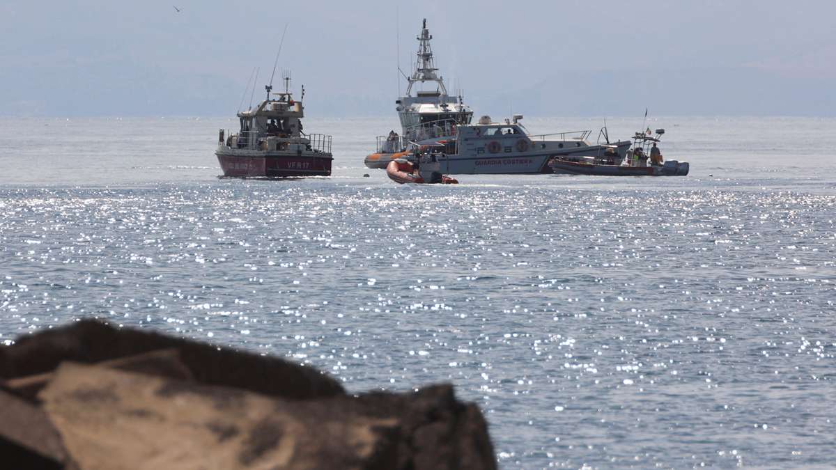 Luxury boat capsizes in sea off Italy, one dead Luxury boat capsizes in sea off Italy, one dead