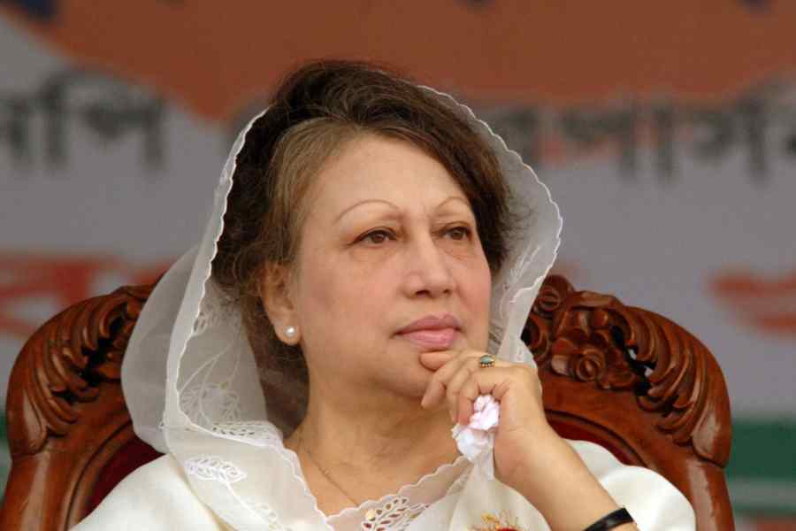 Former Bangladesh Prime Minister Khaleda Zia admitted to hospital