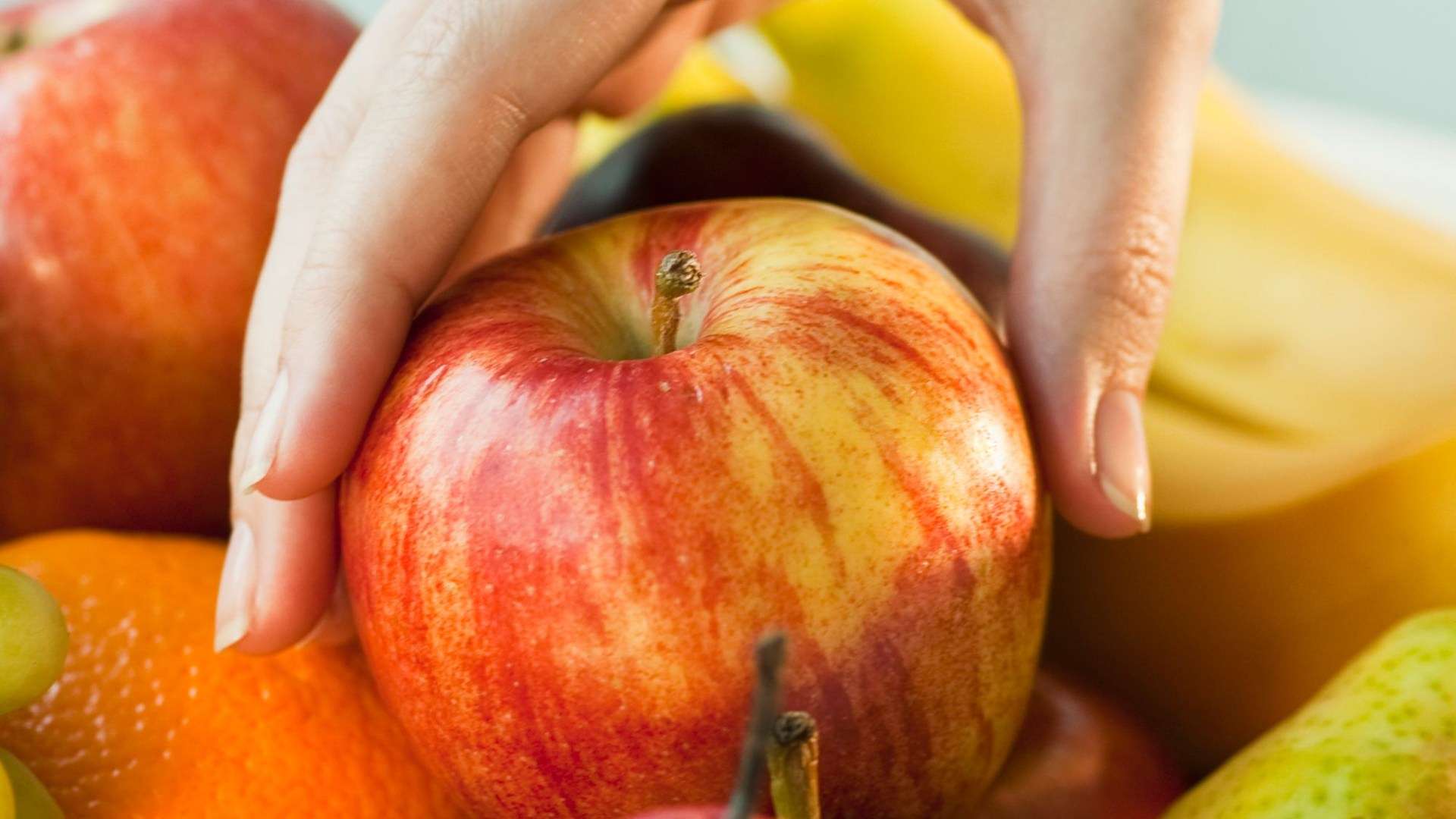Stop apples from rotting or spoiling other fruit with storage hack that keeps them fresher for longer