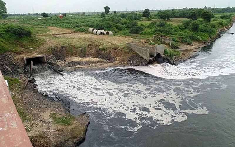 Complaints that GIDC companies are releasing chemical water into rainwater? Proceedings of GPCB