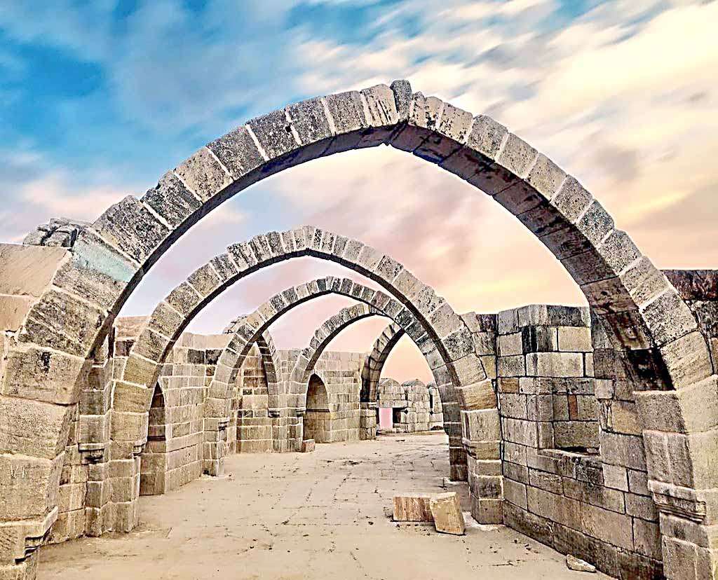 Hindu, Muslim, Maratha and British rulers ruled Champaner- Prithviraj Chauhan's descendants made Champaner the capital.