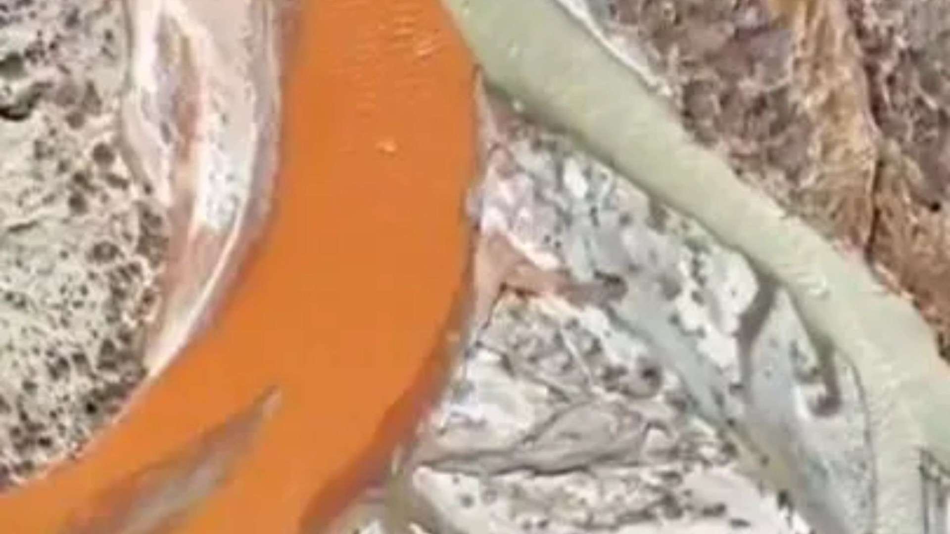 Incredible video shows China’s bizarre ‘half and half’ river where red and green waters flow but then don’t mix Incredible video shows China’s bizarre ‘half and half’ river where red and green waters flow but then don’t mix