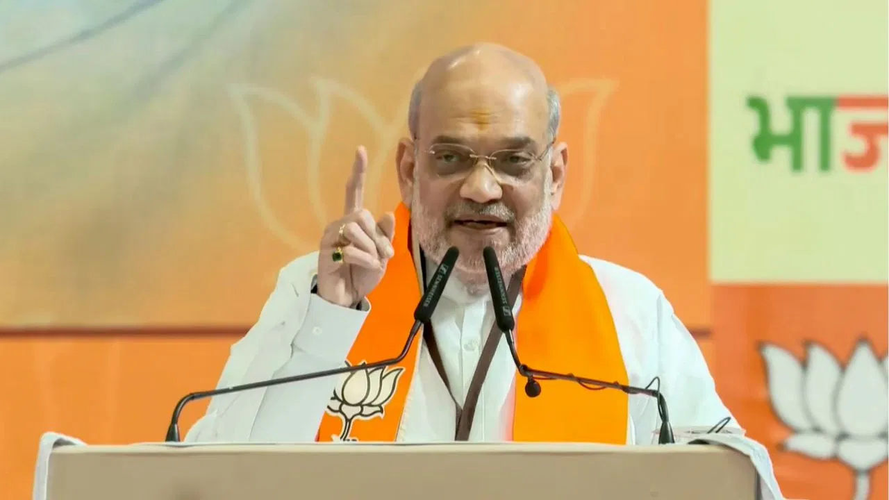 Gandhiji's tradition of service and philanthropy lives on in Gujarat's throat: Amit Shah Gandhiji's tradition of service and philanthropy lives on in Gujarat's throat: Amit Shah