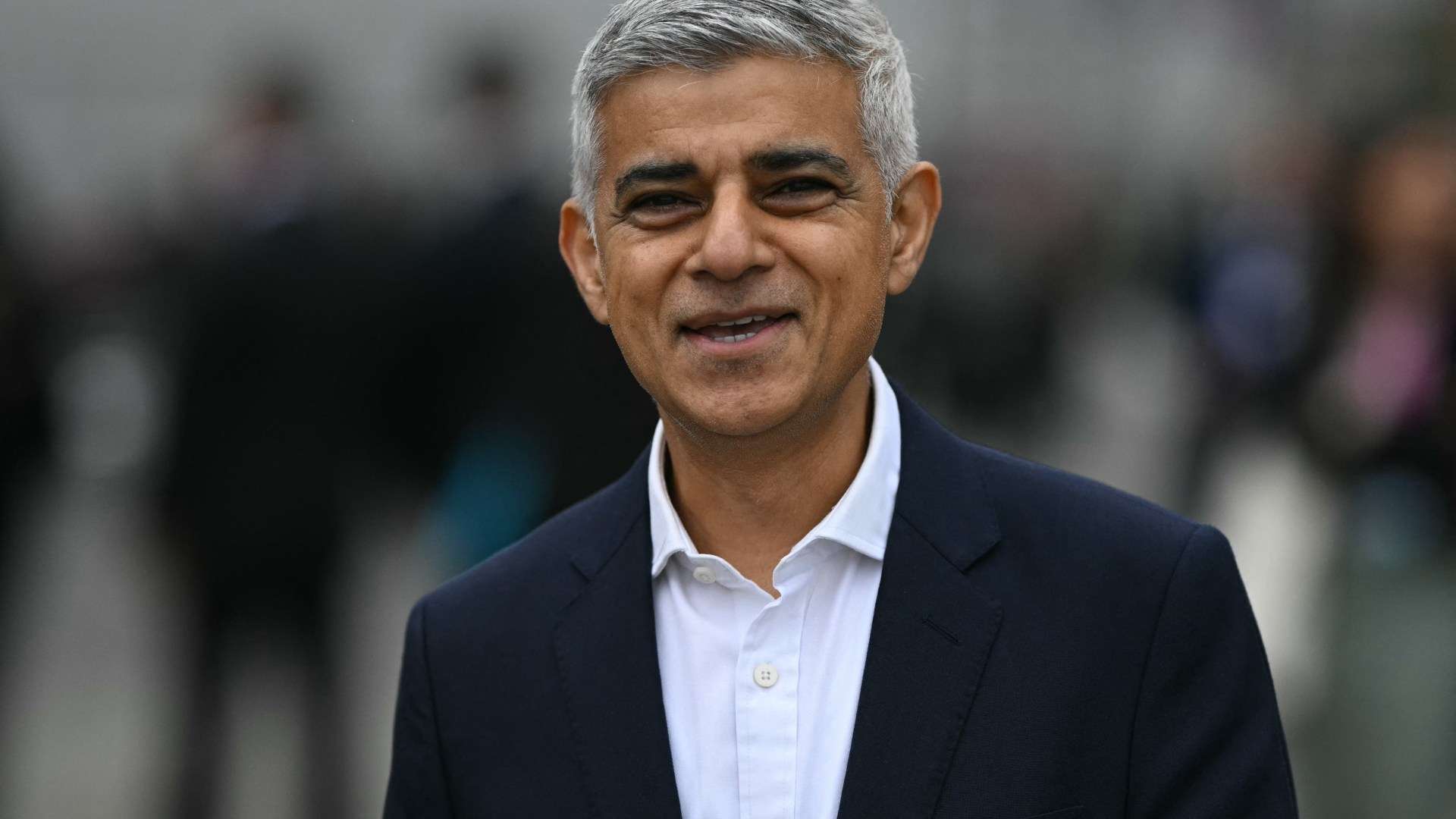 Sadiq Khan blasted over ‘political jibes’ in NYE fireworks as he ‘makes huge dig at Tories’ Sadiq Khan blasted over ‘political jibes’ in NYE fireworks as he ‘makes huge dig at Tories’