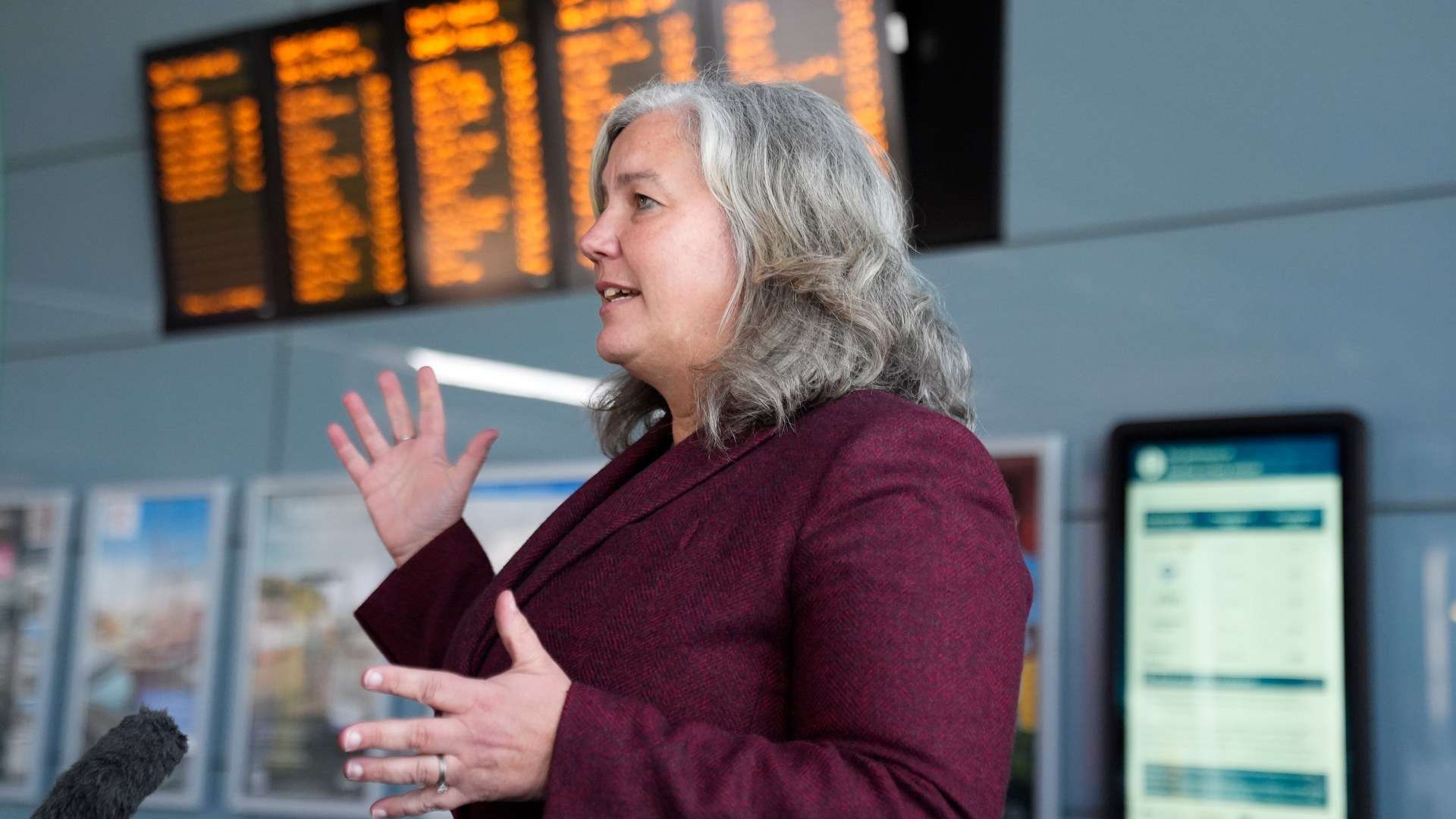 Naming and shaming failing rail bosses will drive better services, vows Transport Secretary Naming and shaming failing rail bosses will drive better services, vows Transport Secretary