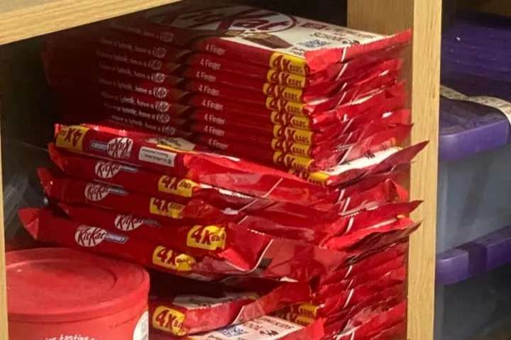 ‘I bought 200 bars’ cry shoppers as they rush to popular supermarket where KitKat prices are slashed to just 25p a pop ‘I bought 200 bars’ cry shoppers as they rush to popular supermarket where KitKat prices are slashed to just 25p a pop