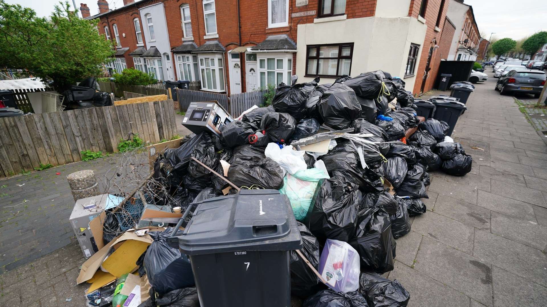 Fury as just 41 bin workers said to be behind strike holding Birmingham to ransom Fury as just 41 bin workers said to be behind strike holding Birmingham to ransom