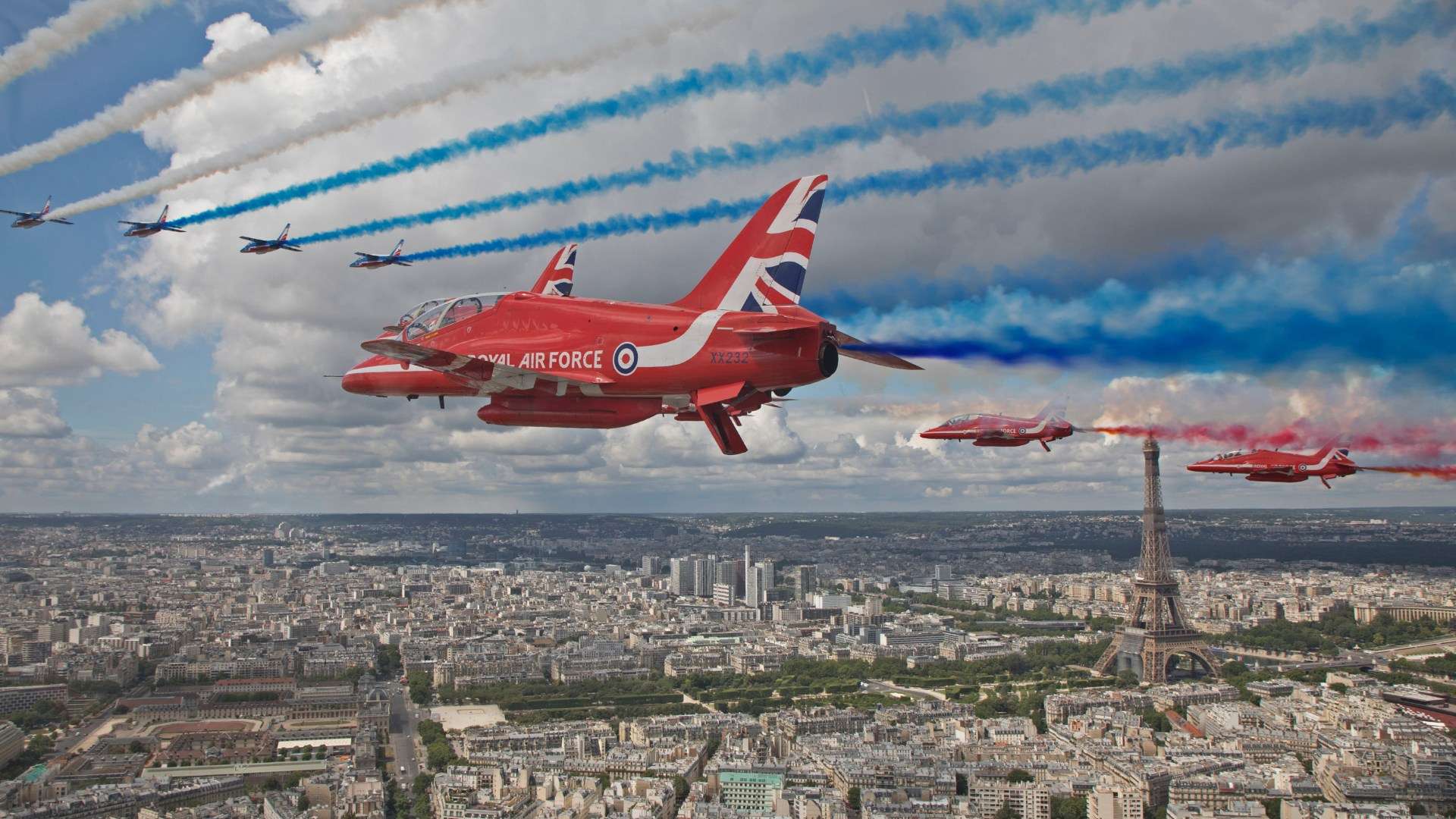 Keir vows to SAVE Red Arrows after iconic jets in danger of being replaced with Russian planes loved by Putin