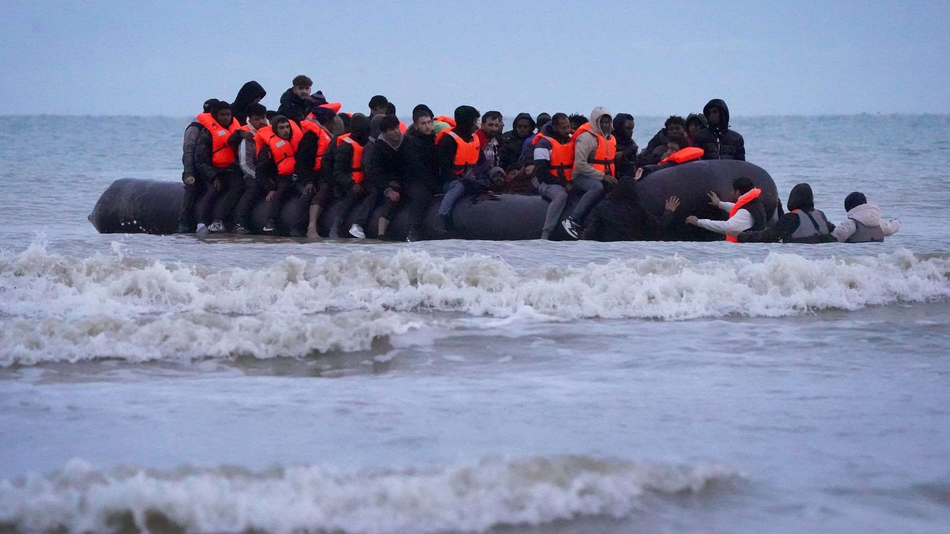 Number of migrants housed in taxpayer-funded hotels soars by 13% to 36k… as Reeves slaps new tax on YOUR weekends away Number of migrants housed in taxpayer-funded hotels soars by 13% to 36k… as Reeves slaps new tax on YOUR weekends away